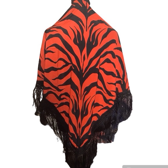 Women shawl red and black with fringe NWT - Picture 3 of 3